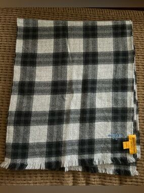 HICKEY FREEMAN 100% Merino Wool Scarf Gray Plaid Quiet Luxury Preppy Collegiate